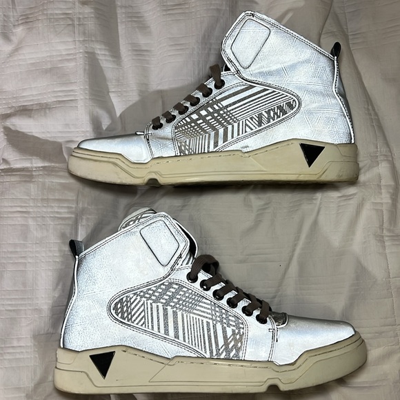 Men's US 10.5 Guess Iridescent Street High Tops - Picture 2 of 6